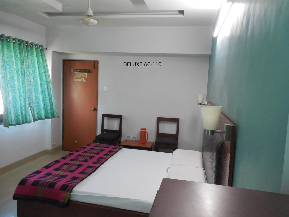 Hotel Silver Springs Ахмедабад Экстерьер фото