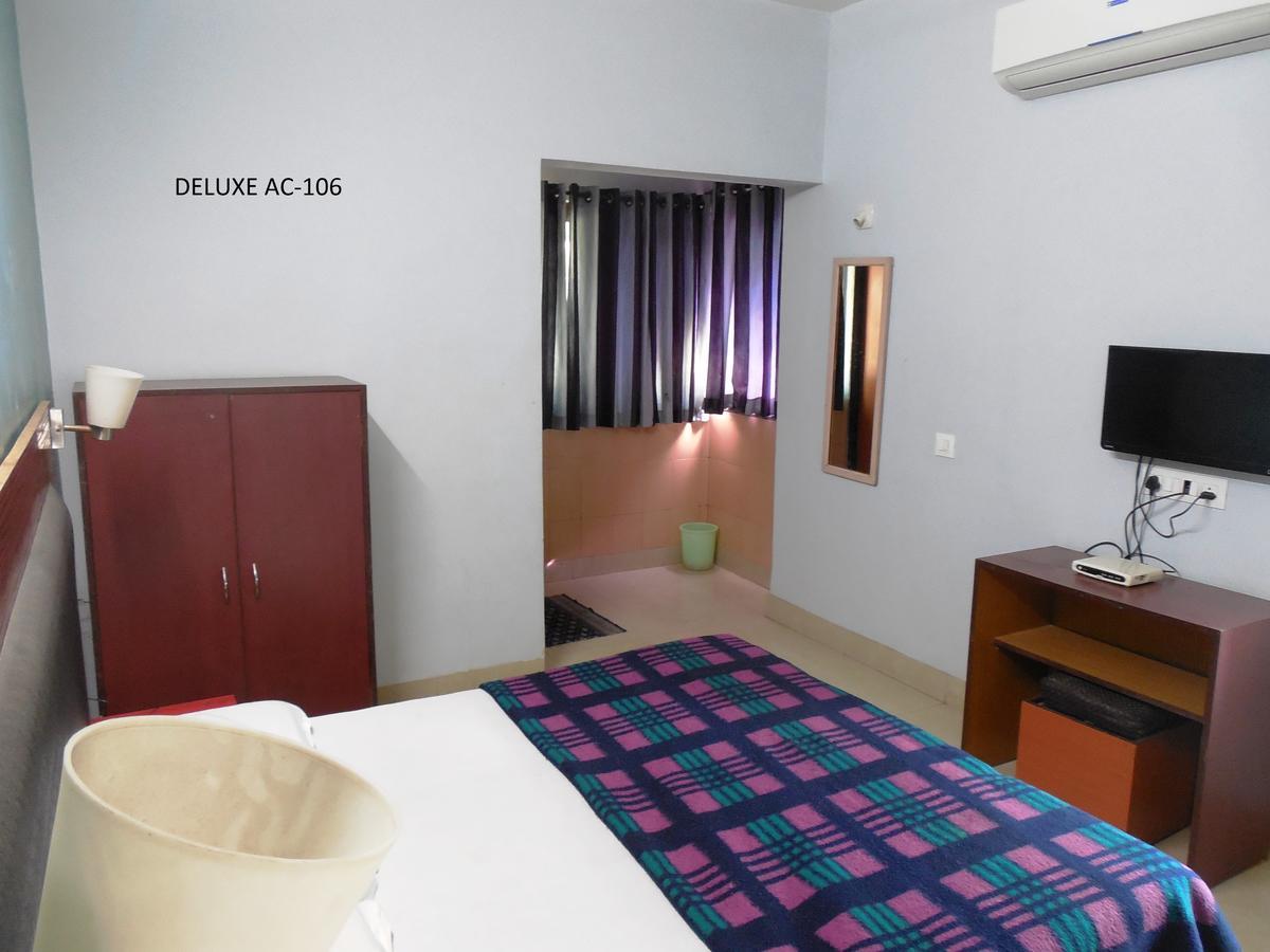 Hotel Silver Springs Ахмедабад Экстерьер фото